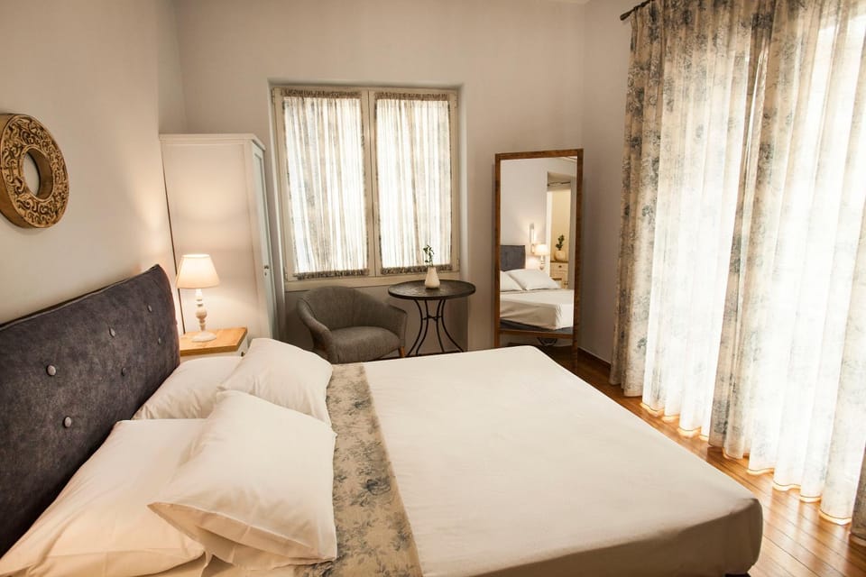 Lovely 1st Fl. Apt, with Balcony in Pagrati Apartment in Athens