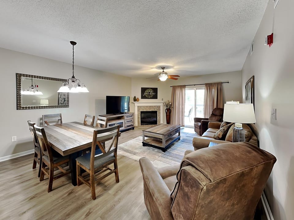 TV and multimedia, Living room, Seating area, Dining area, fireplace, furniture