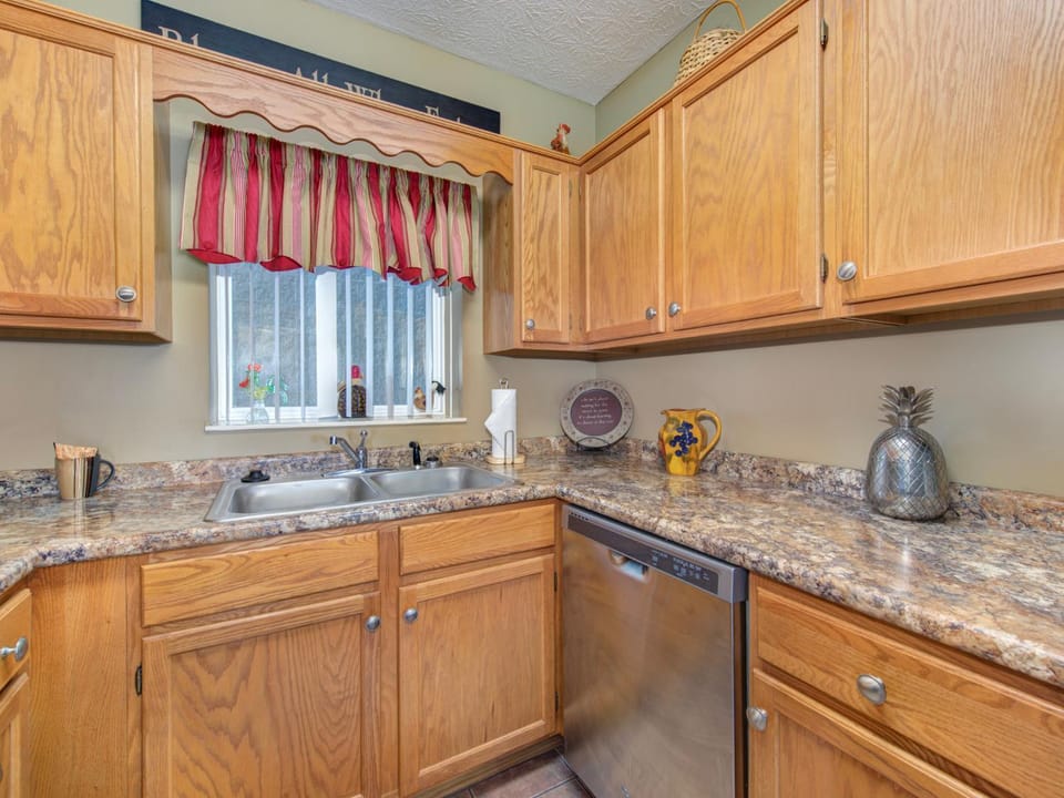 Kitchen or kitchenette, dishwasher, kitchen