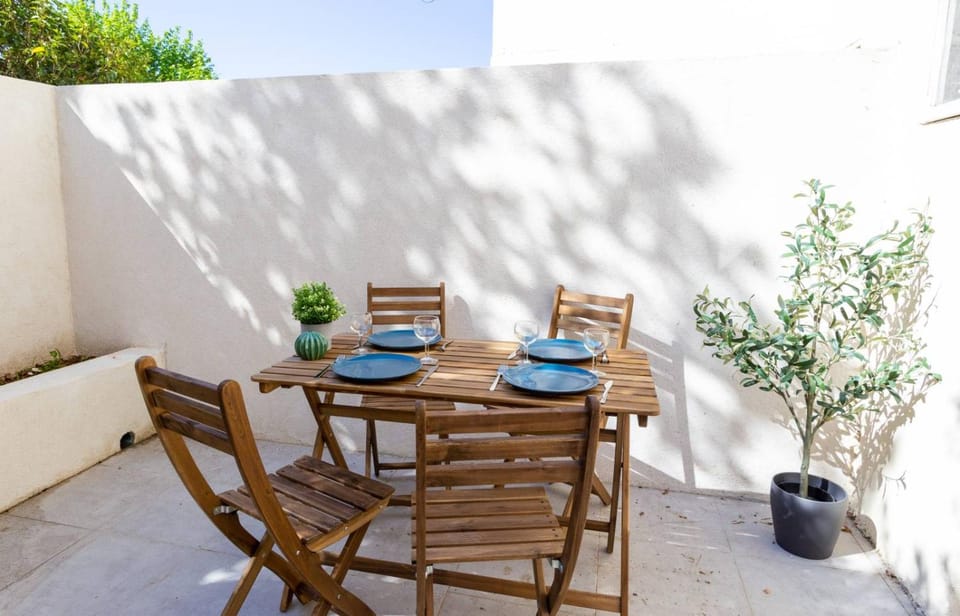 MaxBnb - CLIMATISÉ - T2 37m2 & terrasse 30m2 - Est Apartment in Toulon