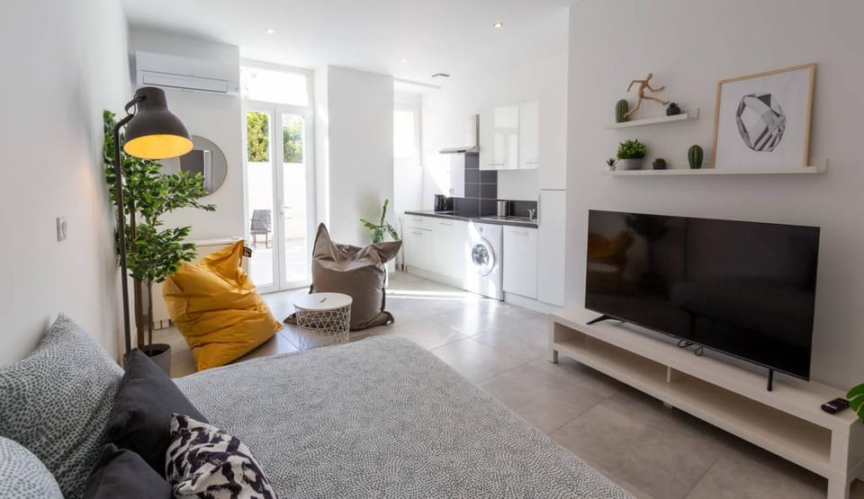 MaxBnb - CLIMATISÉ - T2 37m2 & terrasse 30m2 - Est Apartment in Toulon
