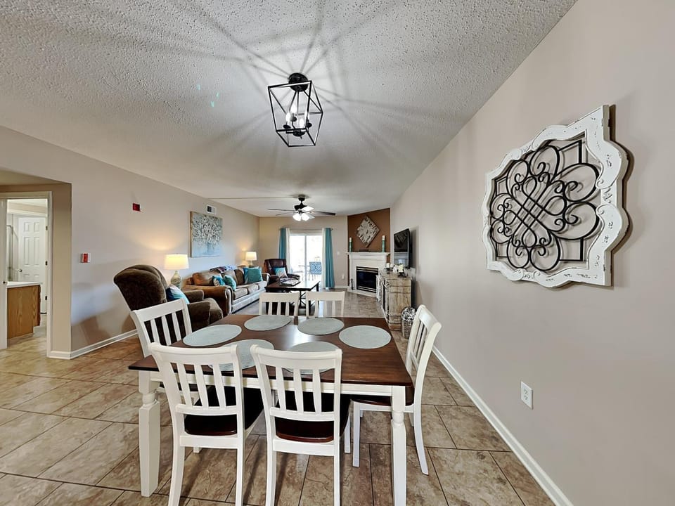 TV and multimedia, Living room, Dining area, fireplace, furniture