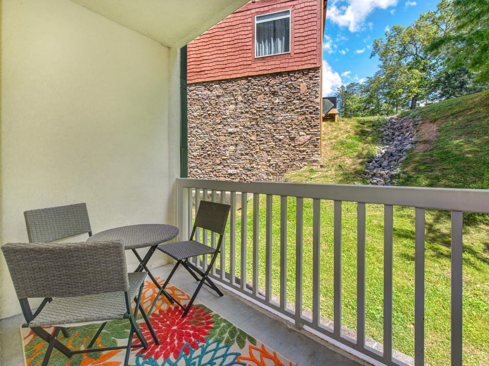 Natural landscape, Garden, Balcony/Terrace, Seating area