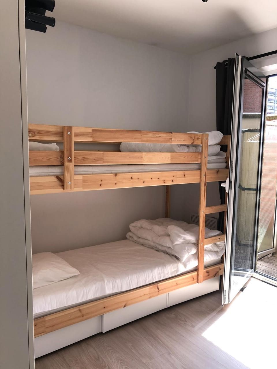 Bedroom, bunk bed
