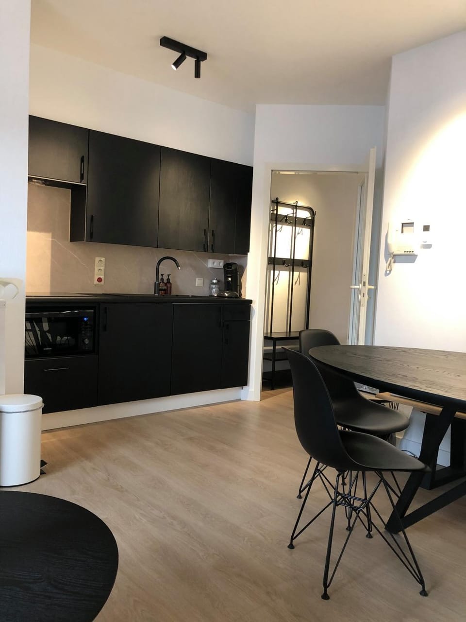 Kitchen or kitchenette, Dining area, stove