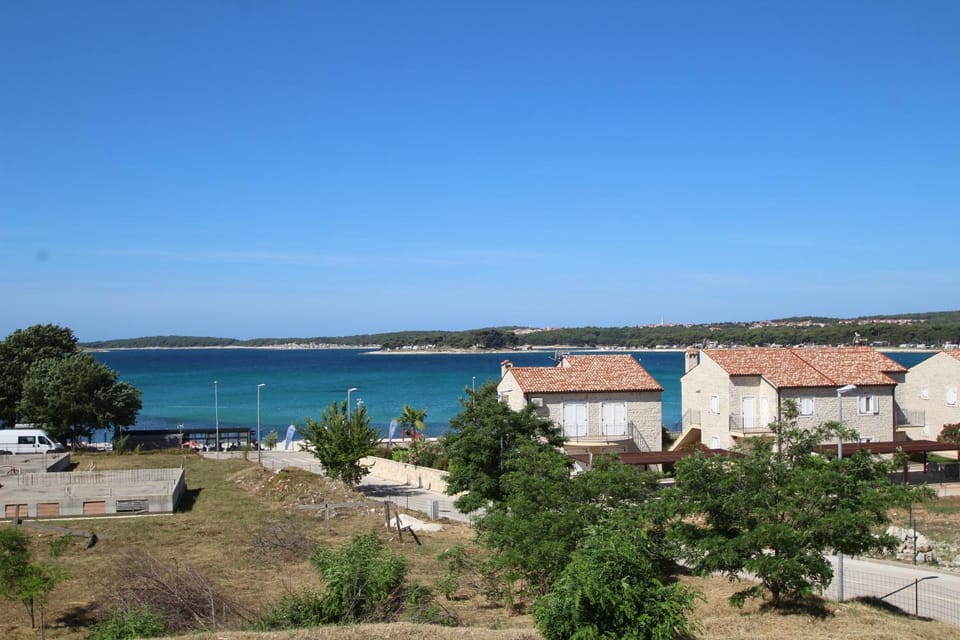 Neighbourhood, Sea view