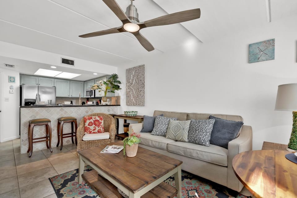 Beachside Bungalow: Surfside I #104 Apartment in South Padre Island