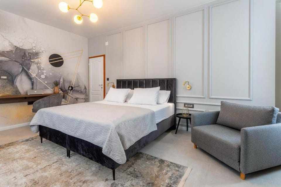 Bed, Photo of the whole room, Bedroom