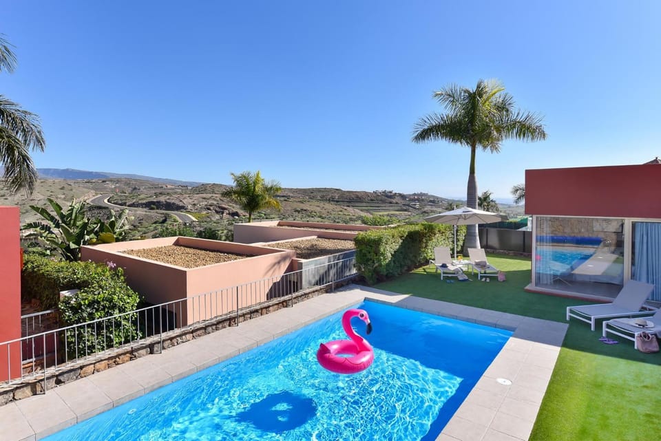 Mountain view, Pool view, Swimming pool