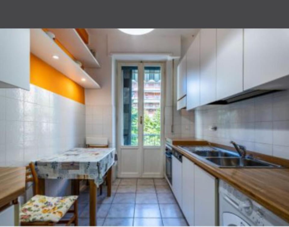 Kitchen or kitchenette, Dining area, stove