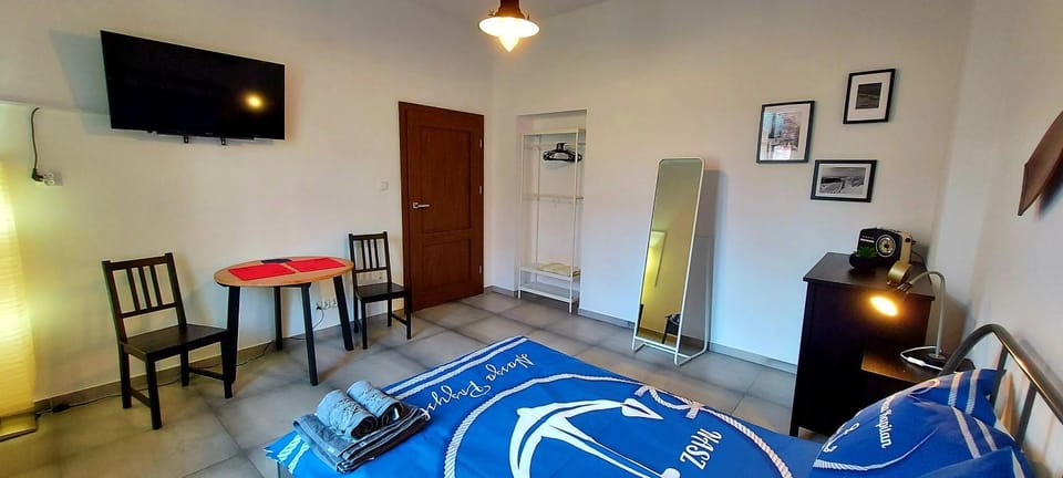 Photo of the whole room, Seating area