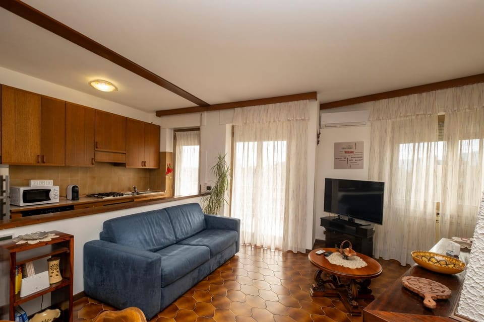 Food close-up, TV and multimedia, Balcony/Terrace, dishwasher, microwave, kitchen