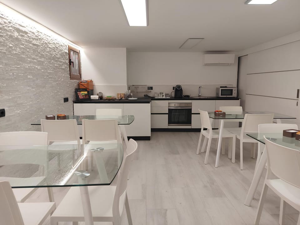 Breakfast, Breakfast, Buffet breakfast, Italian breakfast, oven, toaster