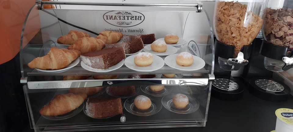 Food and drinks, Food, Breakfast, Continental breakfast, Buffet breakfast, toaster