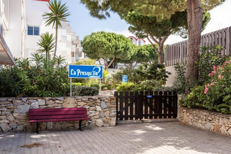 Facade/entrance, Property logo or sign