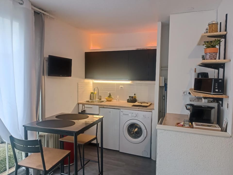 TV and multimedia, Kitchen or kitchenette, Dining area