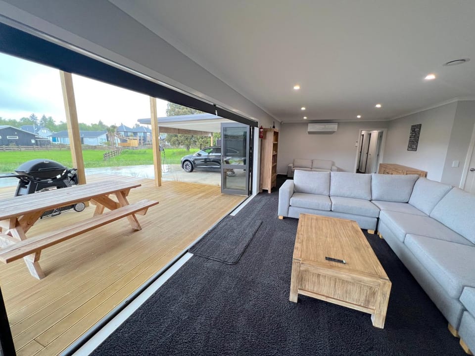 Patio, BBQ facilities, Living room, Seating area, Parking