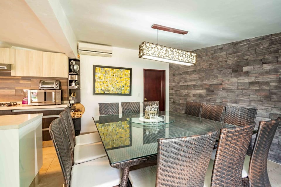 Seating area, Dining area, air conditioner
