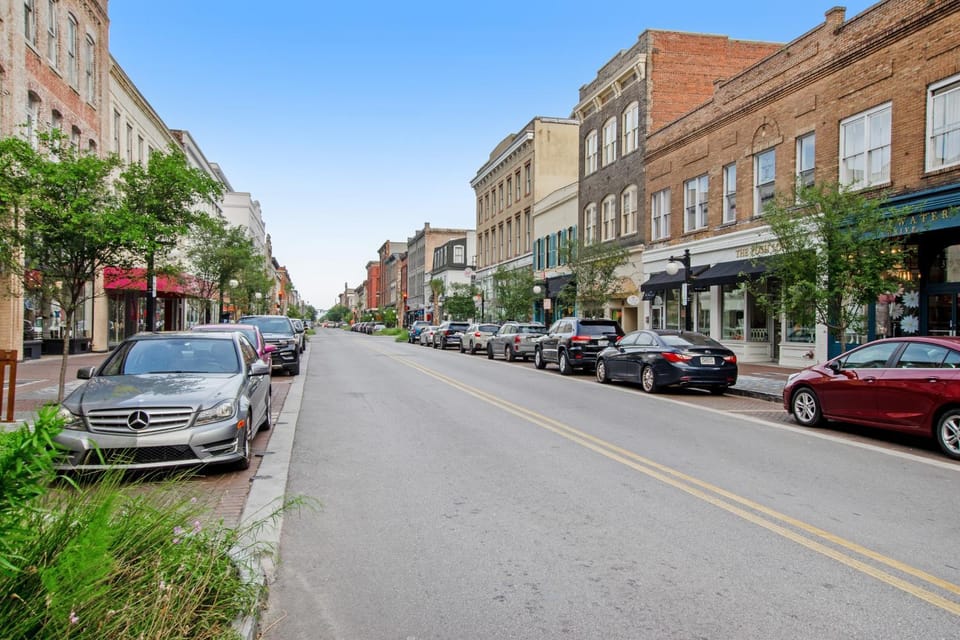 Historic City Market Loft Off Broughton House in Savannah