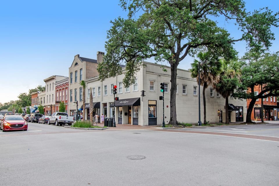 Historic City Market Loft Off Broughton House in Savannah