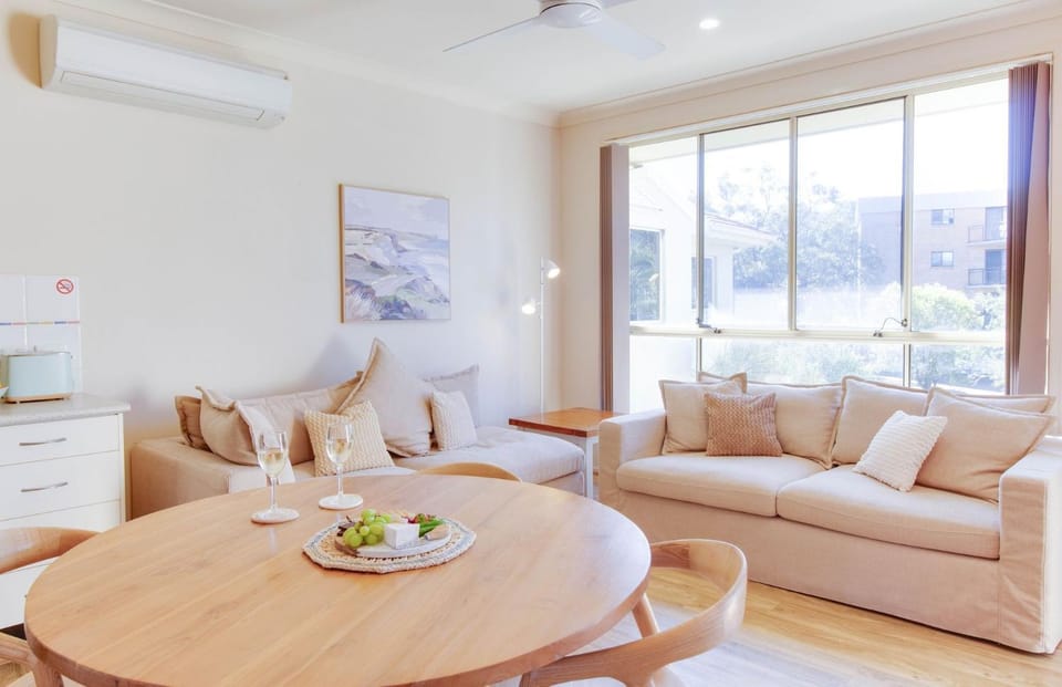 Living room, Dining area, air conditioner