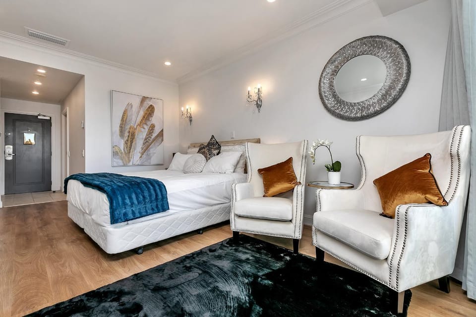 Bed, Living room, Bedroom