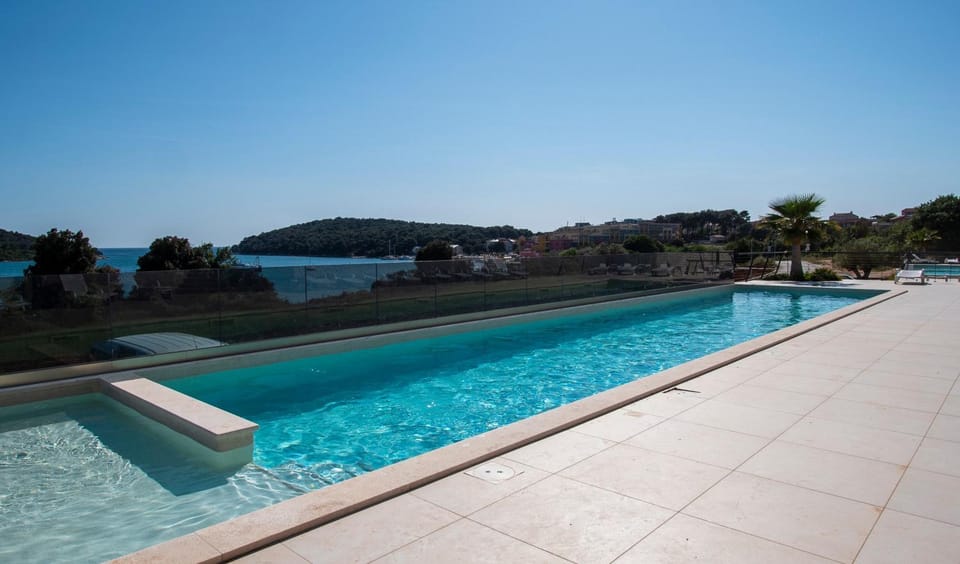 Swimming pool, Swimming pool