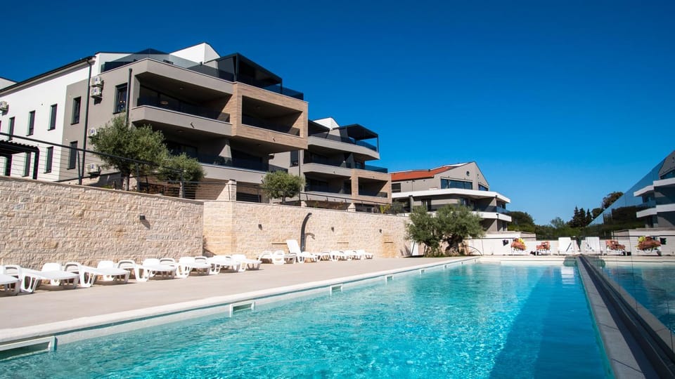 Property building, Swimming pool, Swimming pool