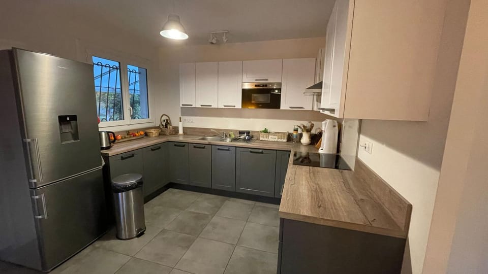 Kitchen or kitchenette, dishwasher, oven, stove