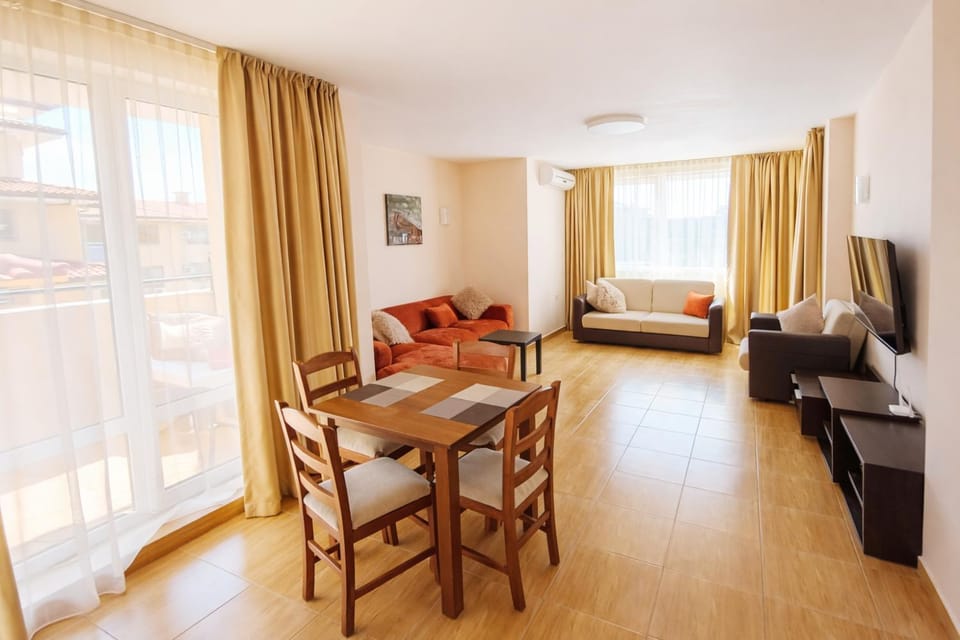 TV and multimedia, Living room, Dining area, air conditioner