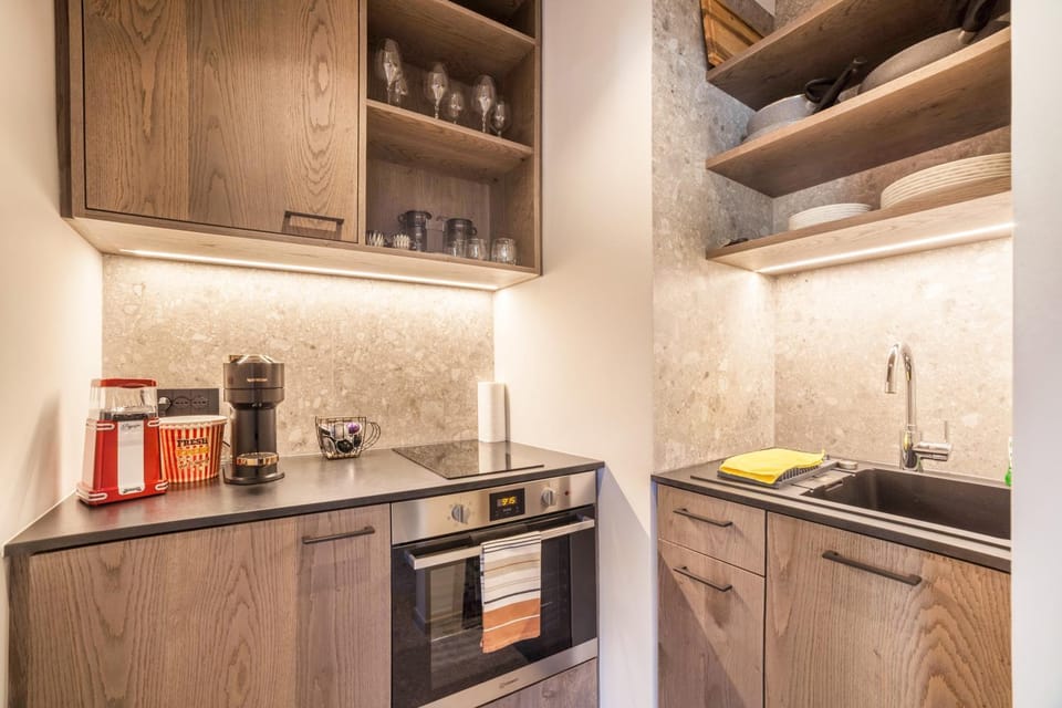 Kitchen or kitchenette, Living room