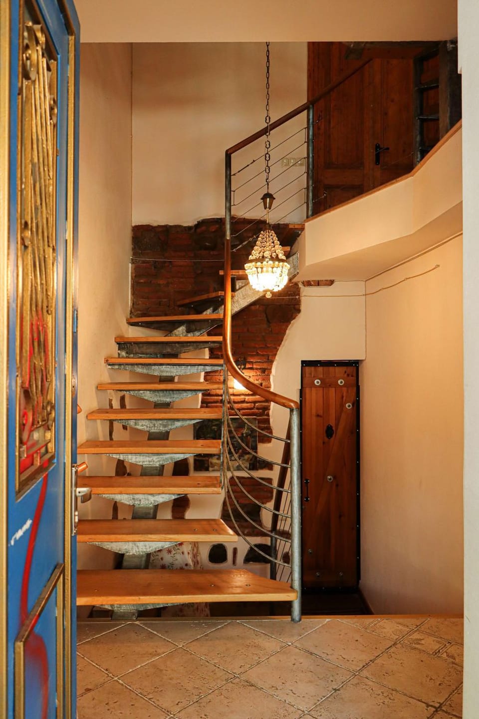 Colorful apt w a furnished terrace 2 min from Rustaveli avenue Apartment in Tbilisi, Georgia
