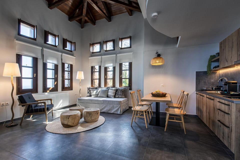 Kitchen or kitchenette, Living room, Seating area, Dining area
