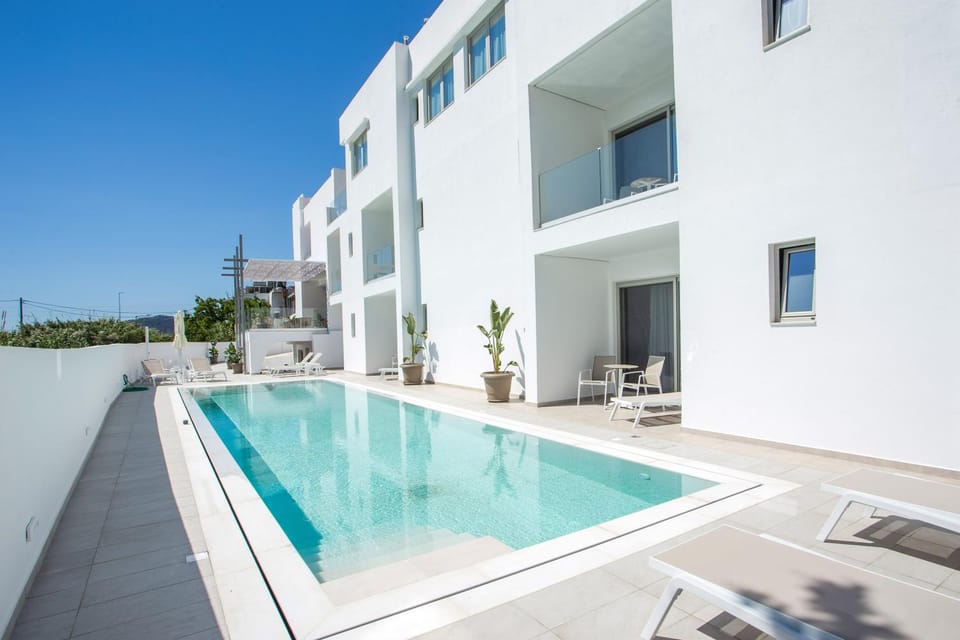 Balcony/Terrace, Pool view, sunbed