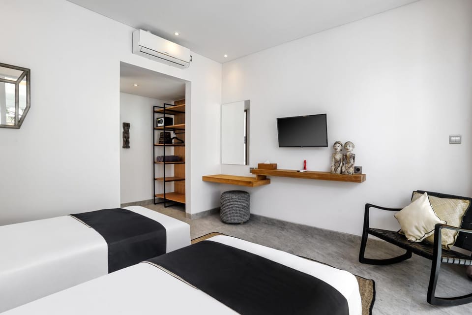 Bed, TV and multimedia, View (from property/room), Bedroom, air conditioner