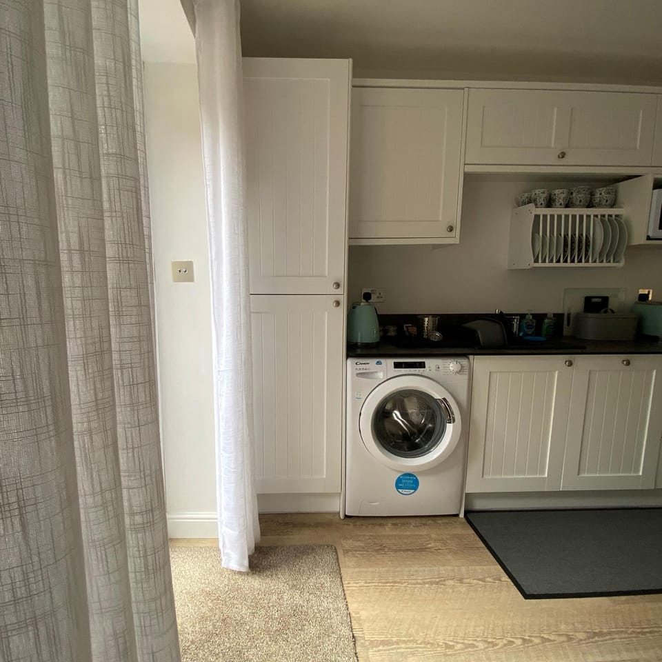 Starboard Side Brixham - Ideal seaside getaway with parking House in Brixham