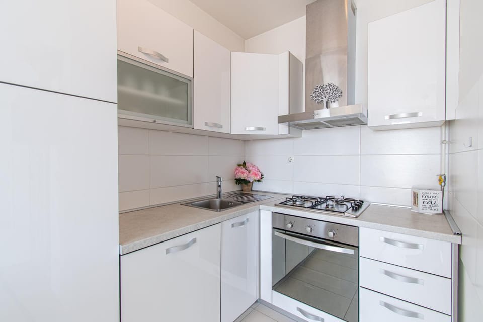 Kitchen or kitchenette, oven, stove