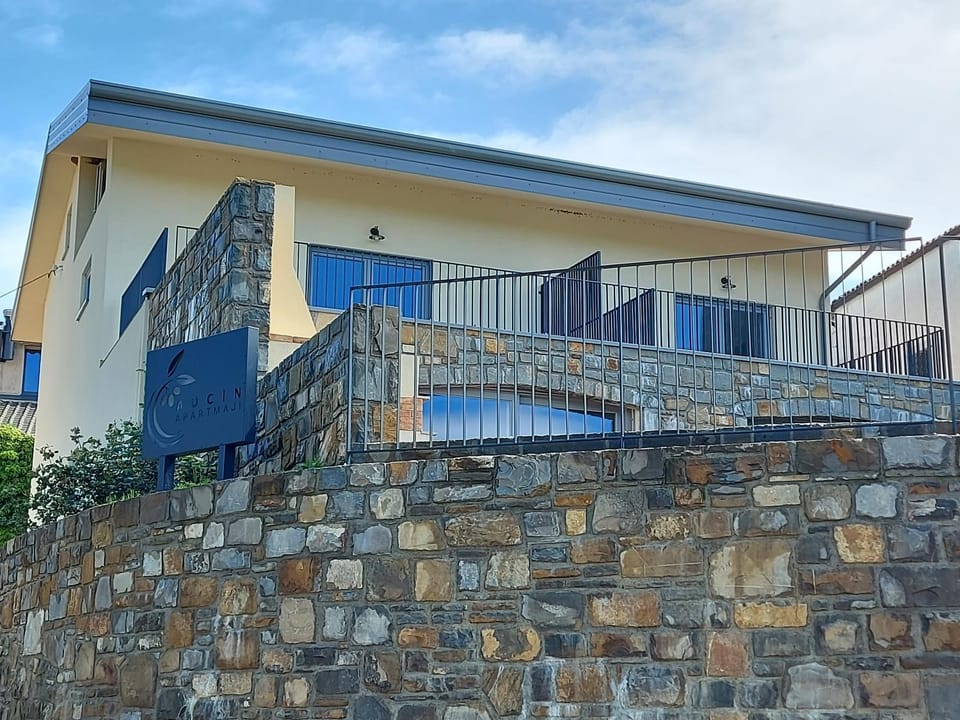 Property building, Facade/entrance, Balcony/Terrace