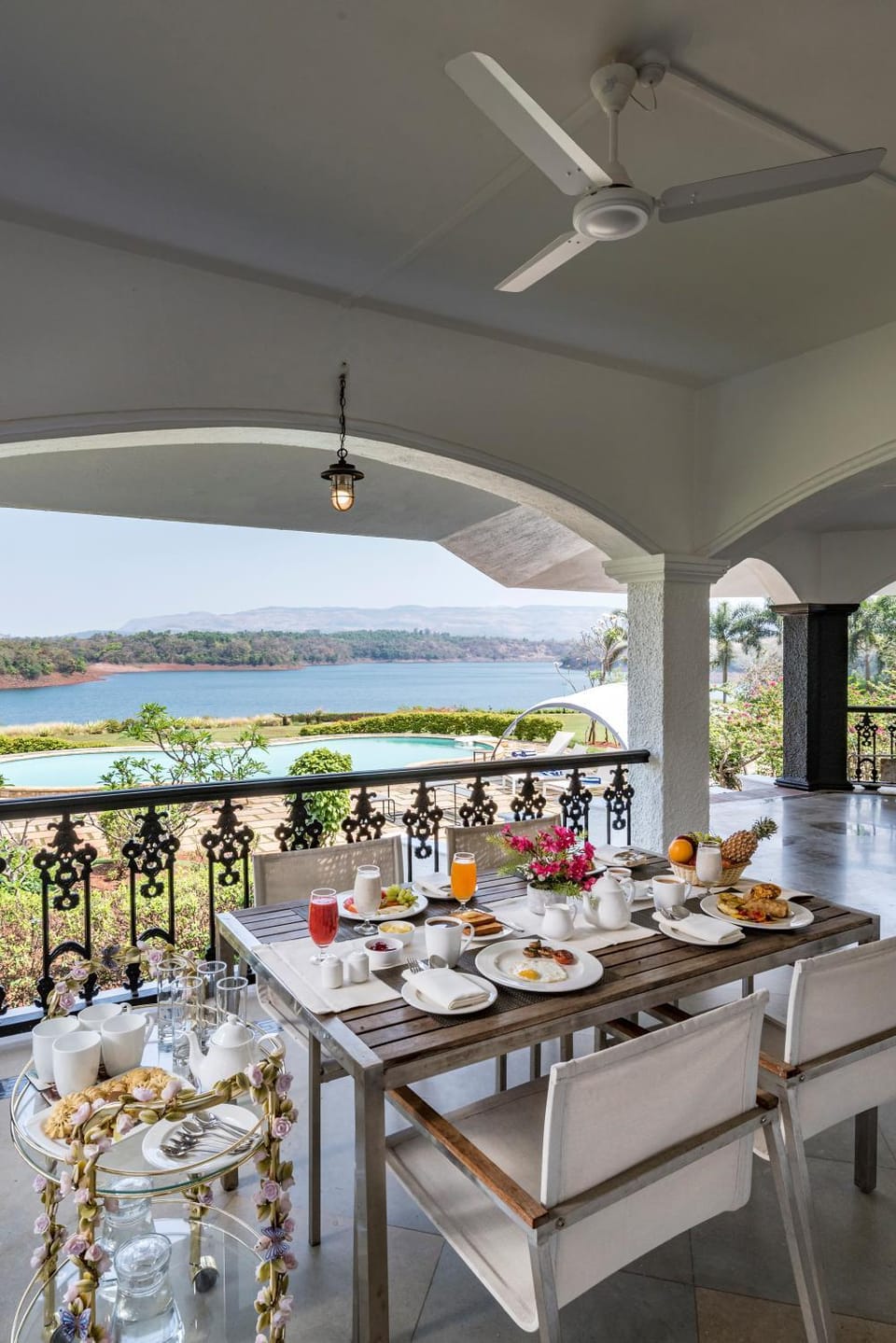 Patio, Day, Natural landscape, View (from property/room), Balcony/Terrace, Food and drinks, Seating area, Dining area, Food, Lake view, Drinks