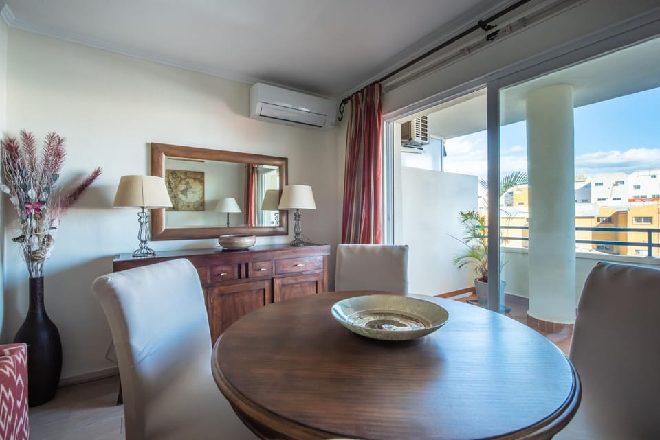 TV and multimedia, Living room, Dining area, air conditioner