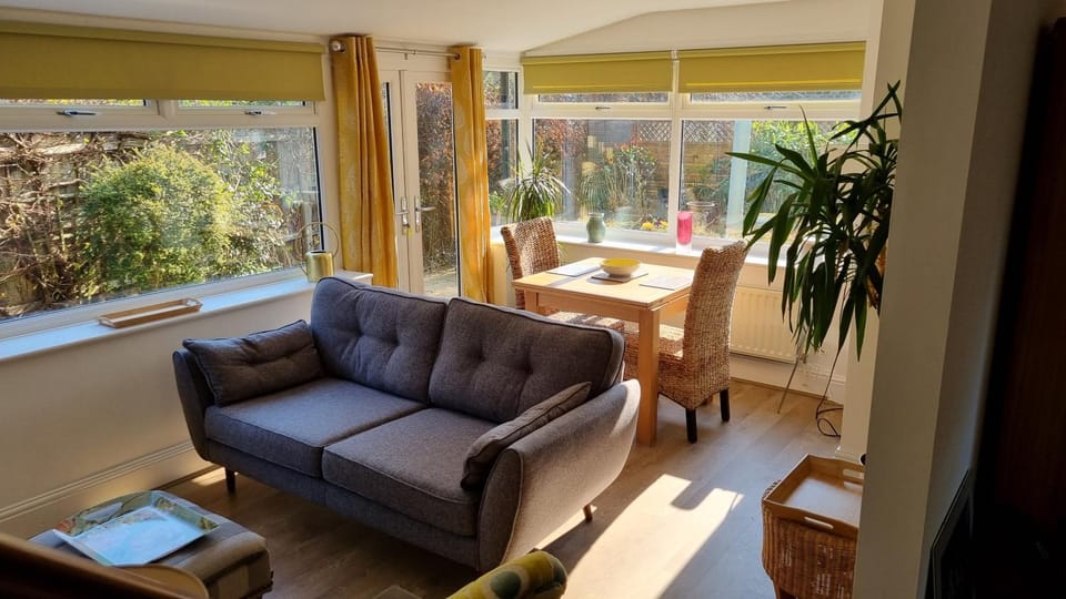 Living room, Lounge or bar, Seating area, Garden view