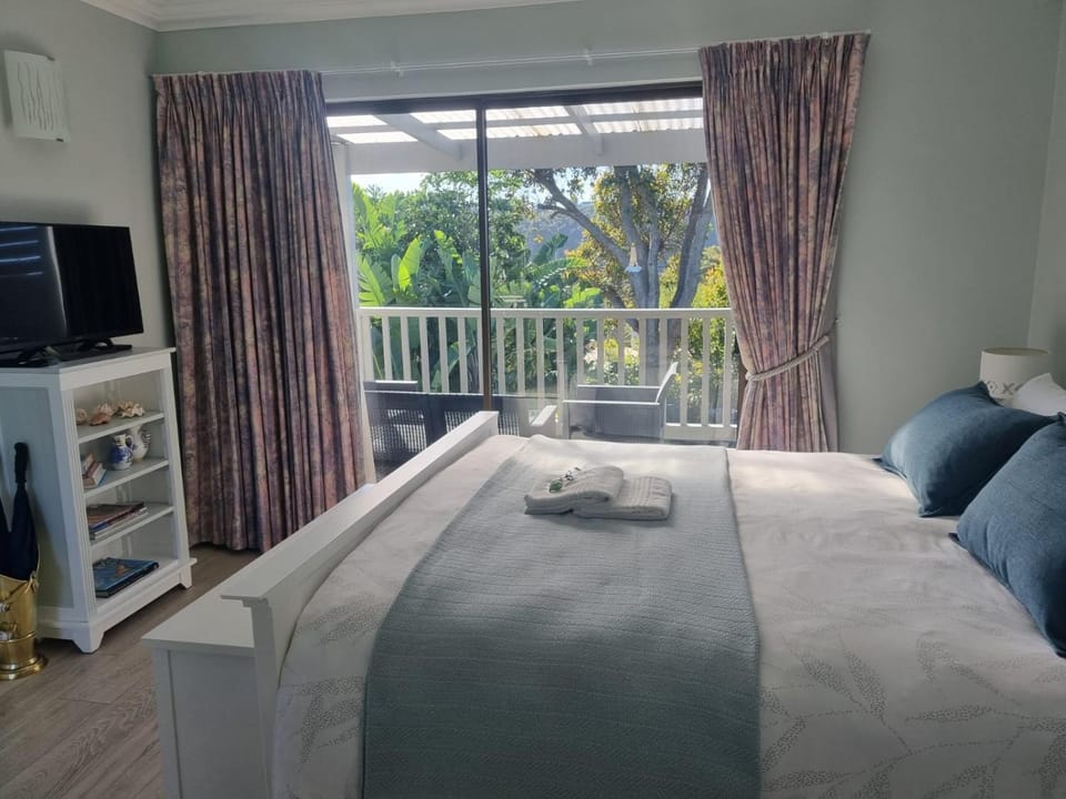 Modern Solar powered 1 bed studio apartment with amazing views Apartment in Plettenberg Bay