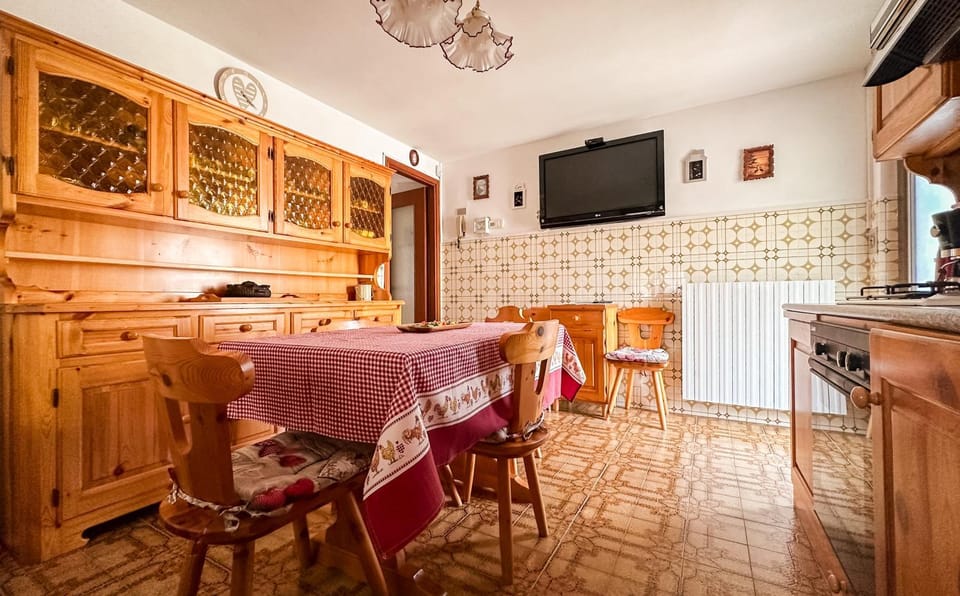Kitchen or kitchenette, kitchen