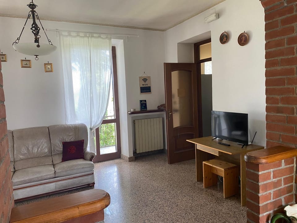 Communal lounge/ TV room, TV and multimedia, Living room, Seating area