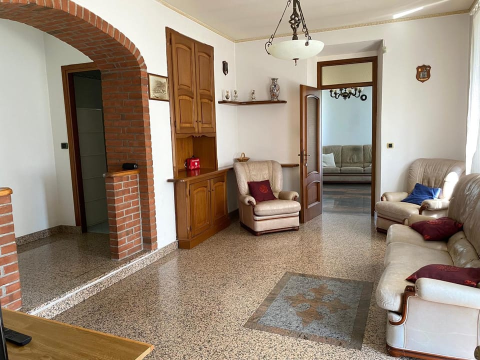Communal lounge/ TV room, Living room, Seating area