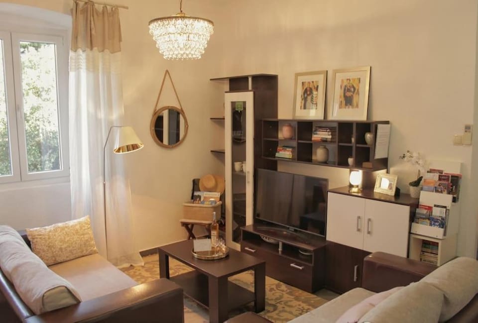 TV and multimedia, Seating area