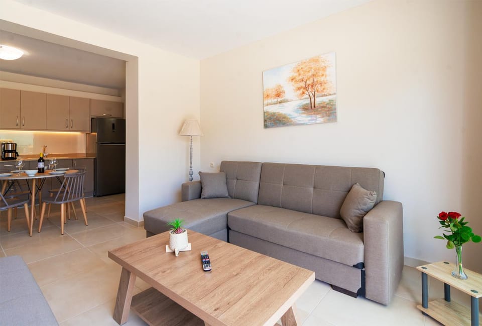 Kitchen or kitchenette, Living room, Seating area, Dining area