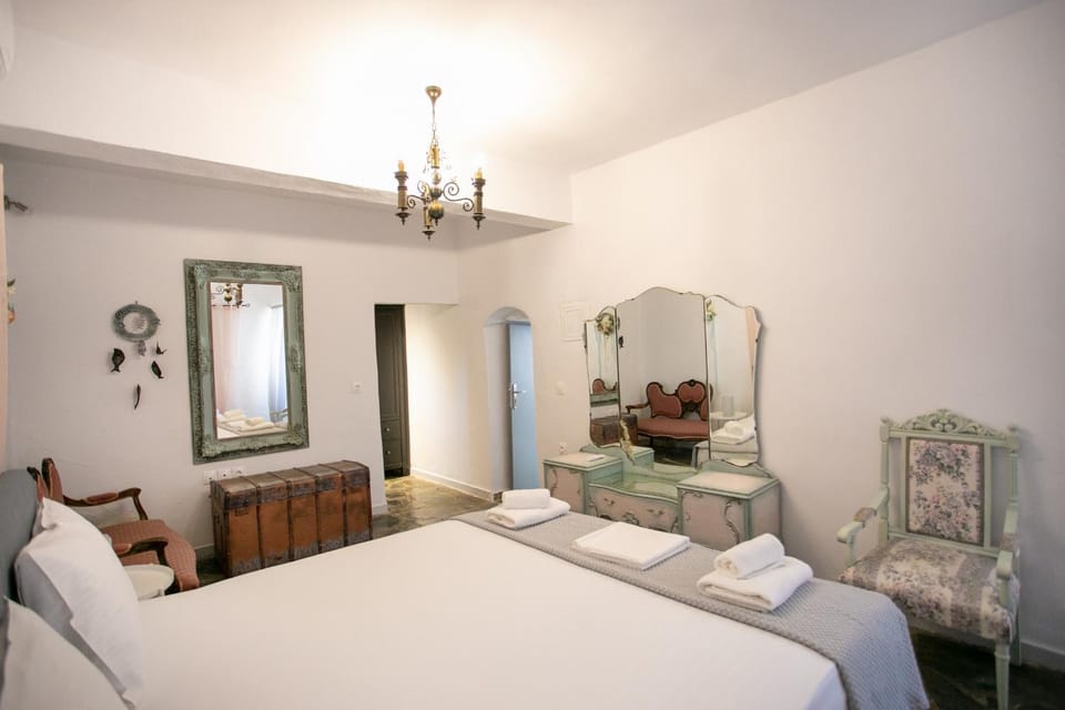Bed, Photo of the whole room, Bedroom, towels, air conditioner