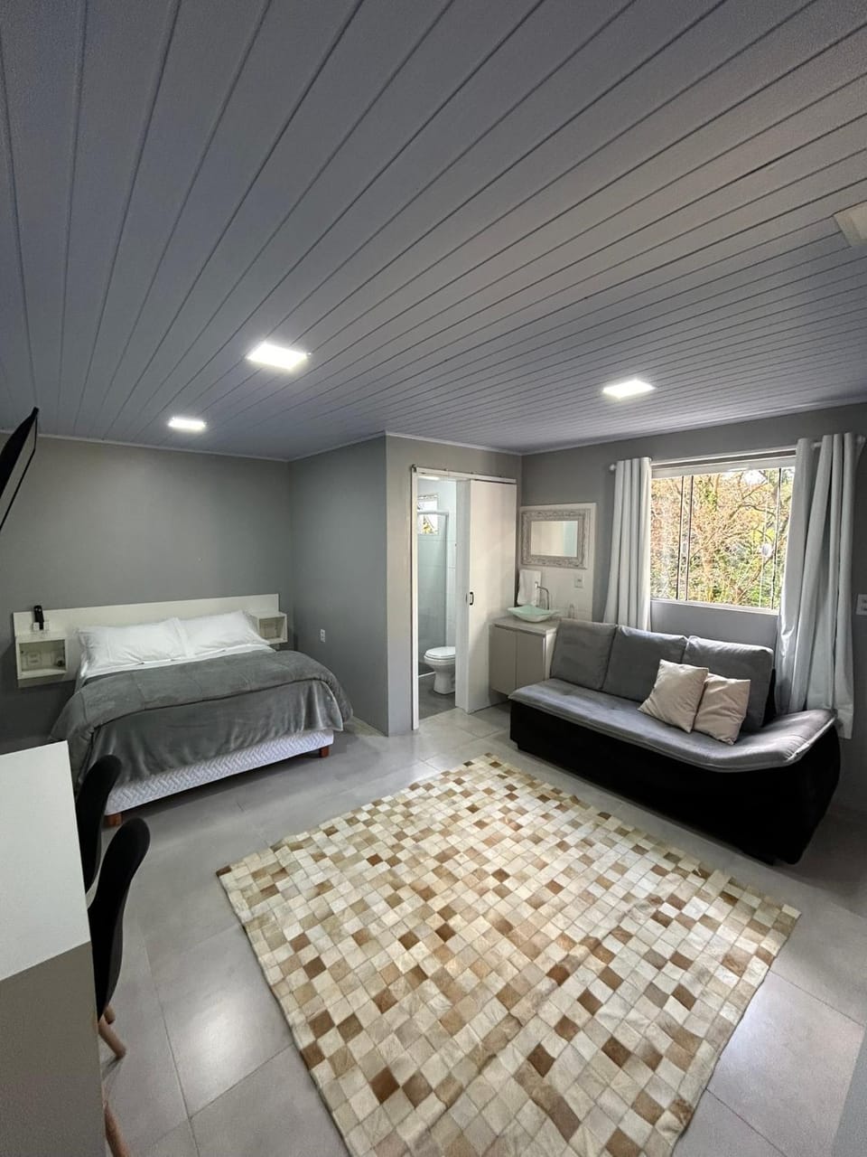 Bed, Living room