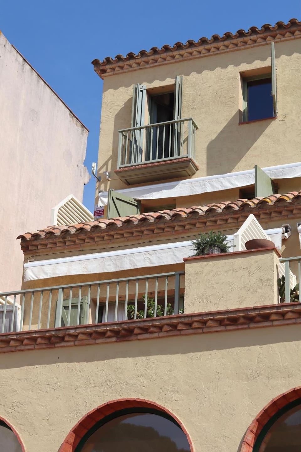 Facade/entrance